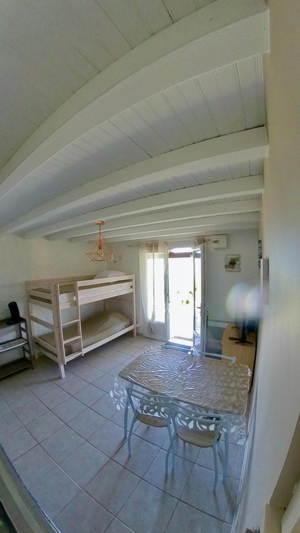 Residence Ile De Beaute โพรพริอาโน ภายนอก รูปภาพ